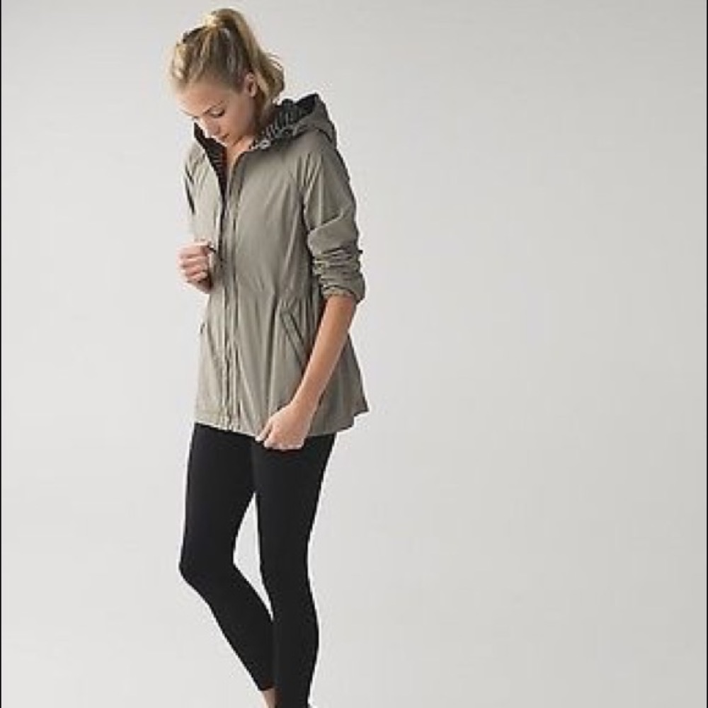 Lululemon Rain For Daze Jacket, Size 6, NWT